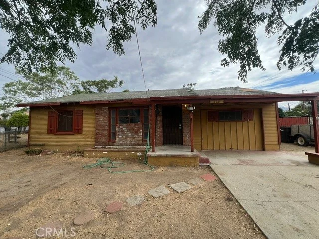 739 E Hoffer