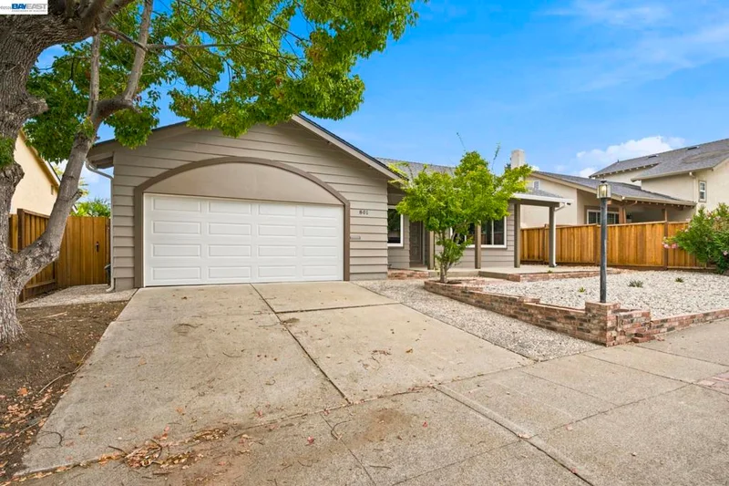 801 Lippert Ave
