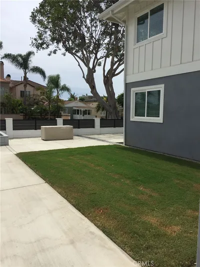 1505 Palm Avenue B photo 2