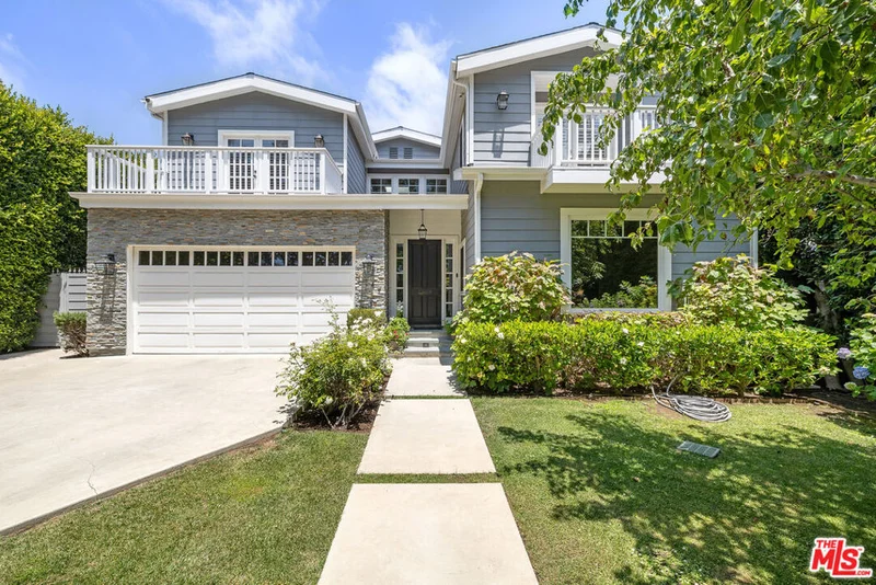 1147 Centinela Avenue
