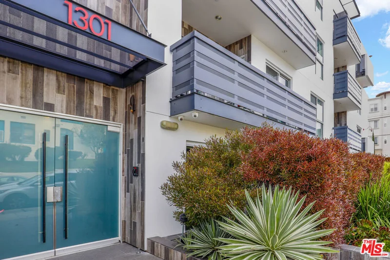 1301 Brockton Avenue 107, Los Angeles, CA 90025