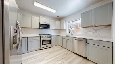 239 1/2 3rd Avenue photo 2