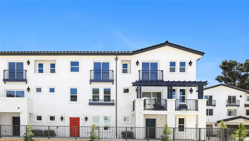 9 Turnberry Lane