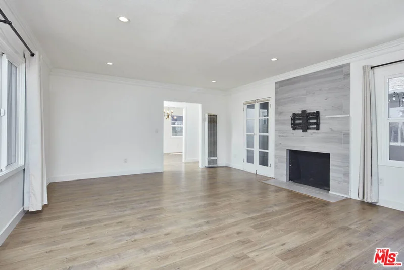 2904 W 81st Street photo 2