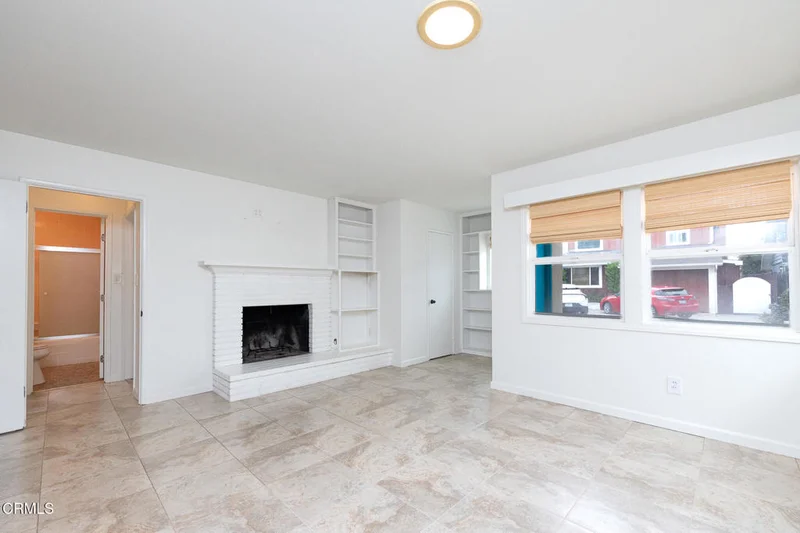 136 Oxnard Avenue photo 2