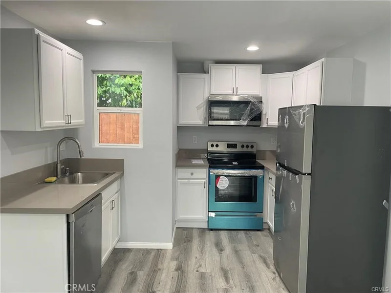 4971 Topanga Canyon Boulevard photo 2