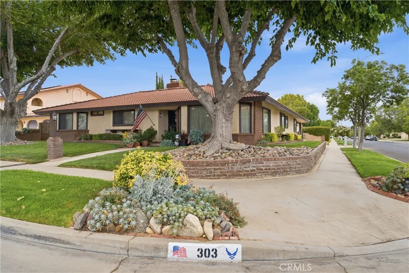 303 Susan Court photo 2
