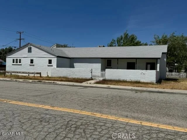 Photo 2 of 2069 Inyo
