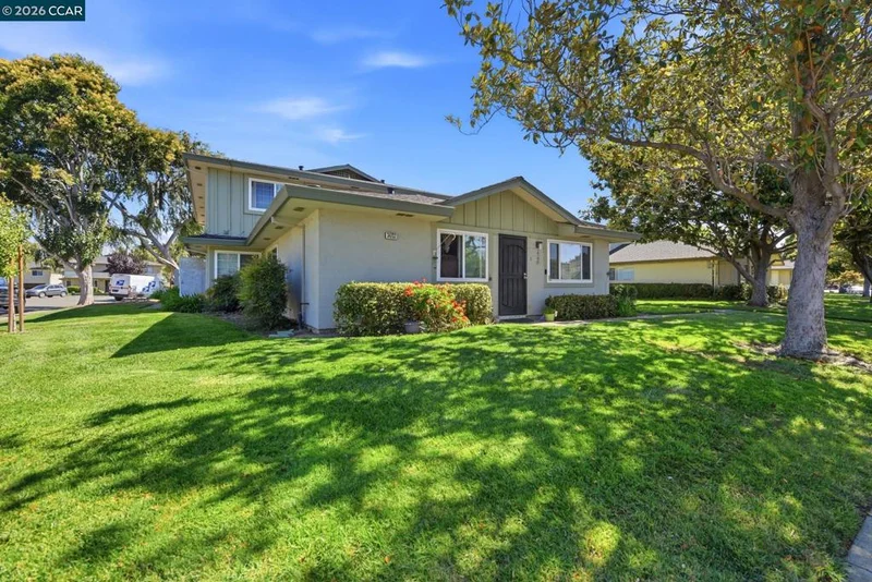 Photo 2 of 34732 Skylark Dr 4