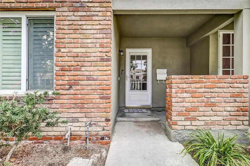 Photo 2 of 4657 Larwin Avenue