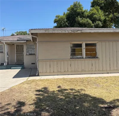 2133 W Cerritos