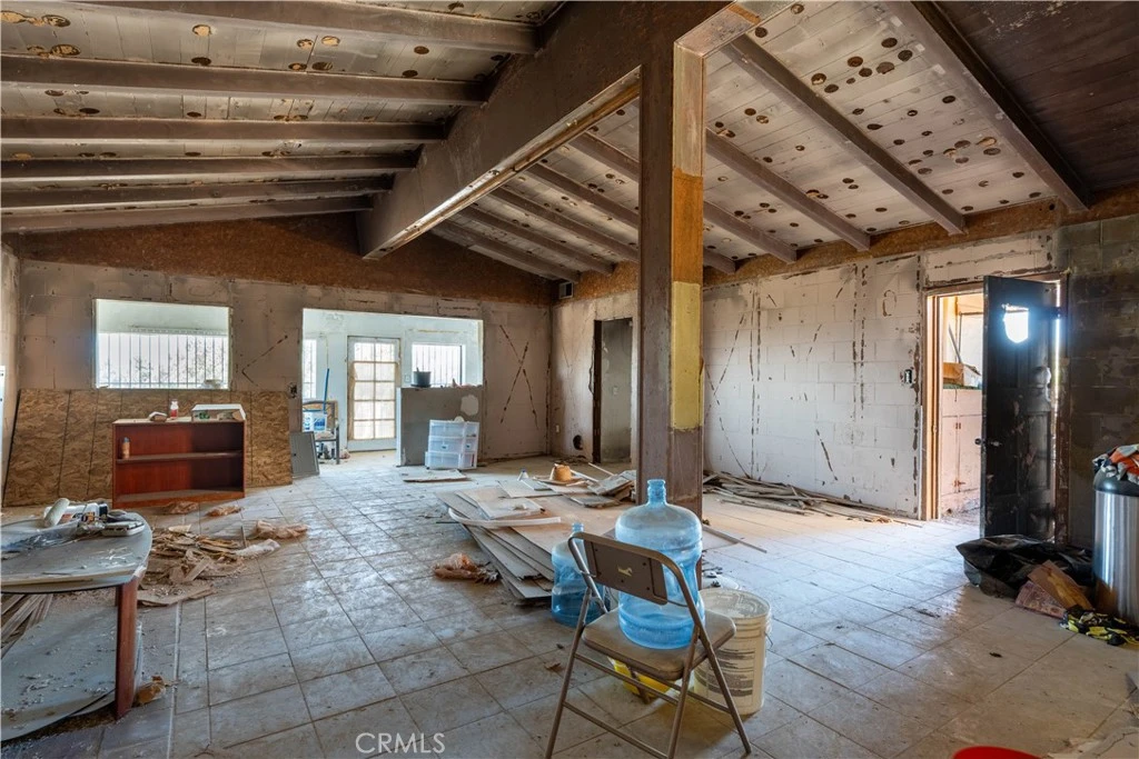 Interior 4
