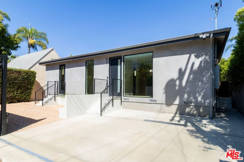 821 S Muirfield Road, Los Angeles, CA 90005