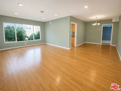 447 S Palm Drive 6 photo 2