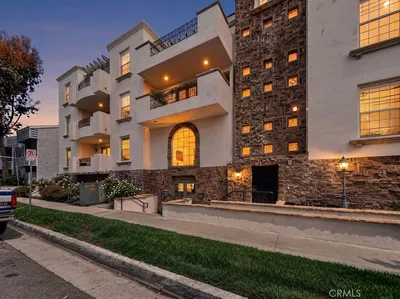 12407 Moorpark Street 104