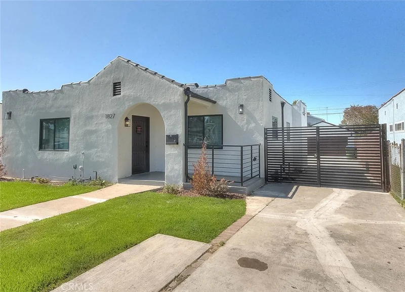 1827 W 76th