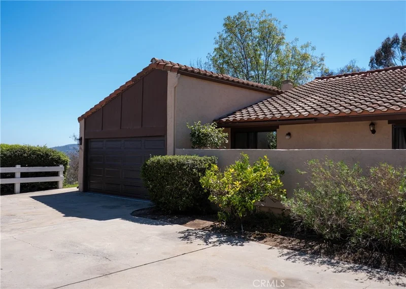 2055 Earl Glen