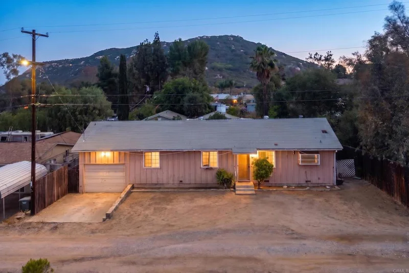 115 Beech, El Cajon, CA 92021
