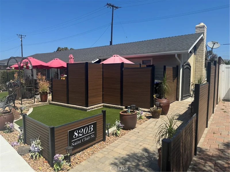 820 Saint Clair 1