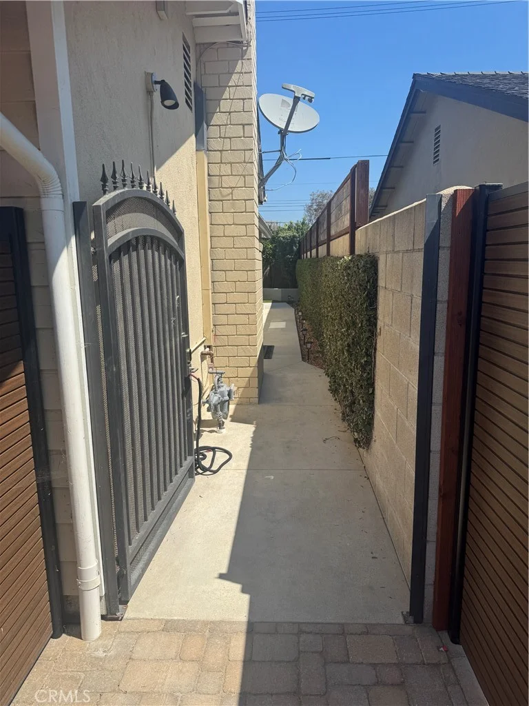 820 Saint Clair 1 photo 2