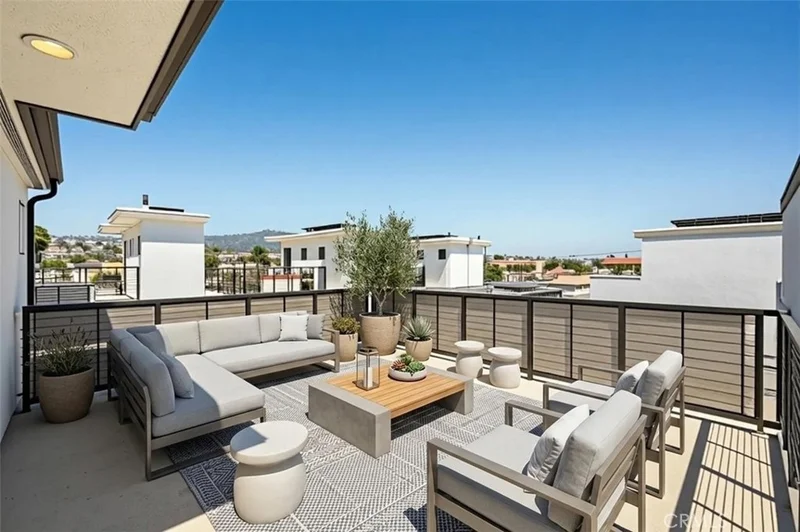 1811 S Mesa