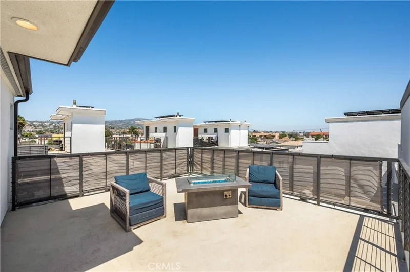 1811 S Mesa photo 2