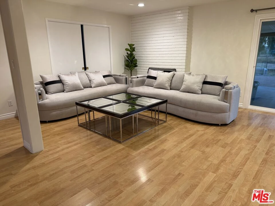 Interior 4