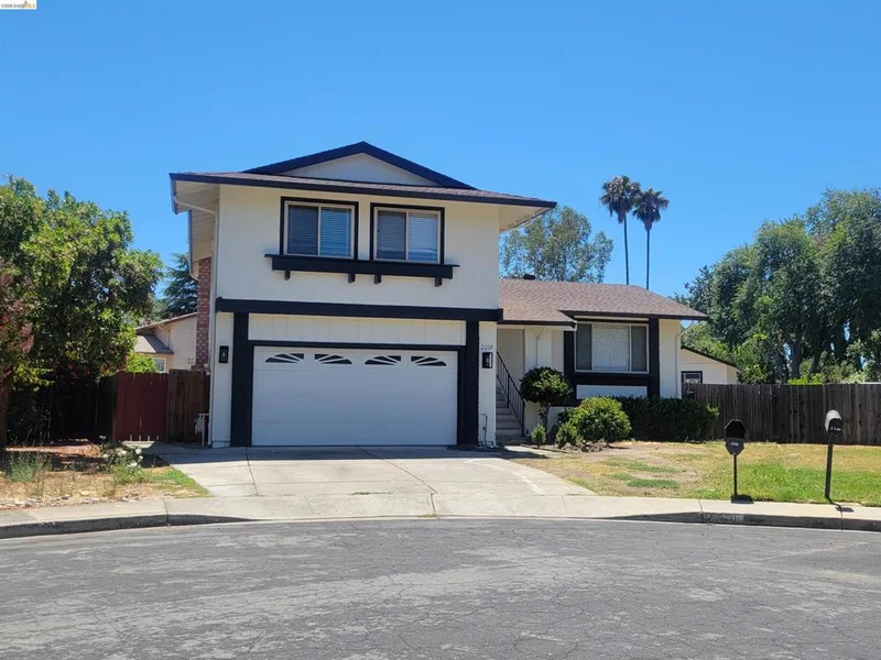 2210 Sierra Court