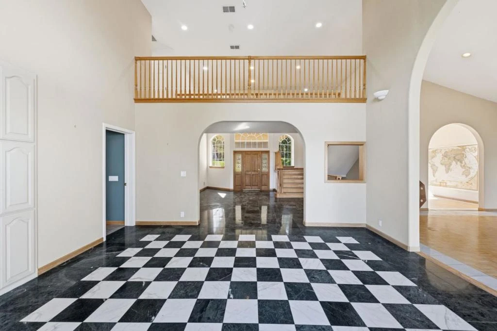 Interior 3