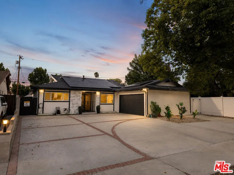 15829 Tupper Street photo 2