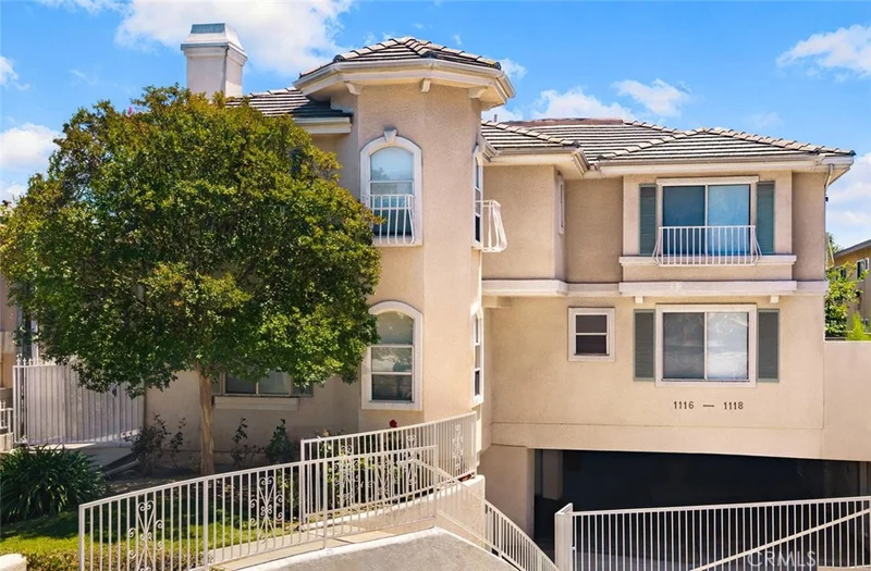 1116 W Huntington Dr D