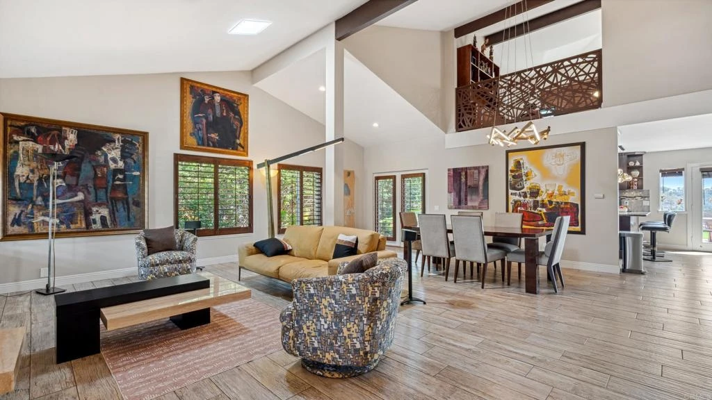 Interior 4