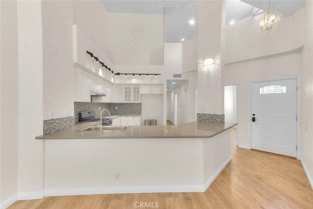 Interior 4