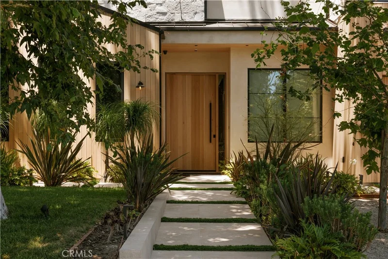 Photo 2 of 11937 Addison Street