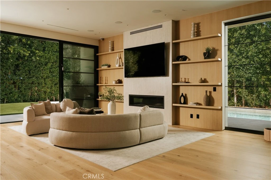 Interior 4