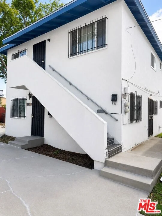 1136 W 109th Place