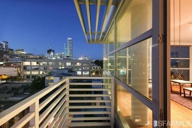 555 4th Street 933