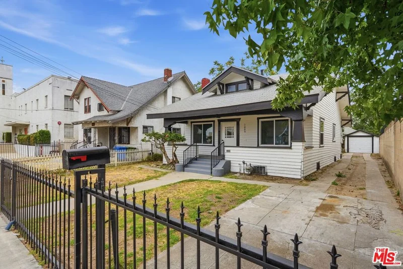 1009 E 43rd Street photo 2