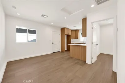 22542 Roscoe Boulevard photo 2