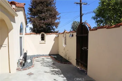 5315 Riverton Avenue photo 2