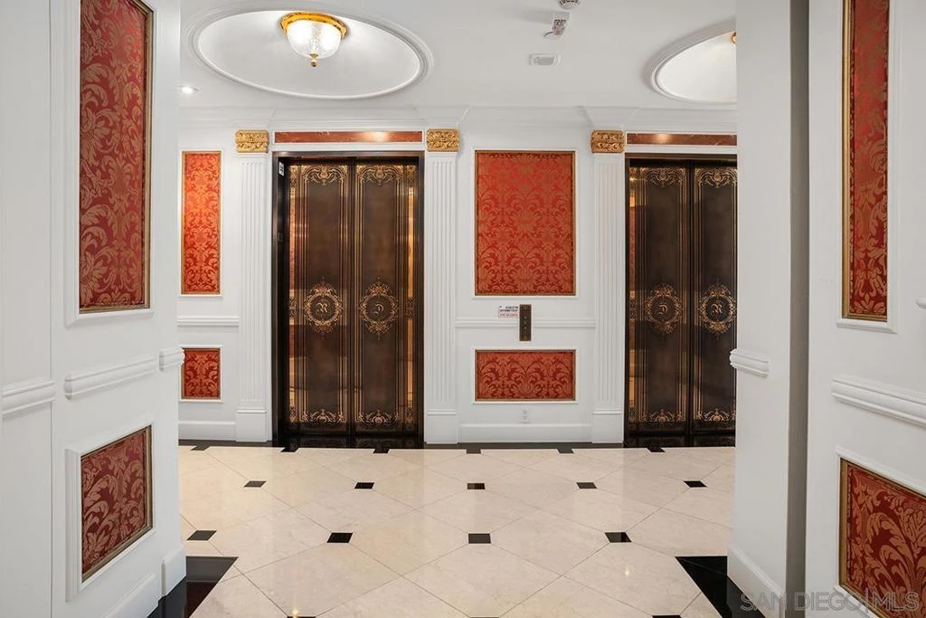 Interior 4