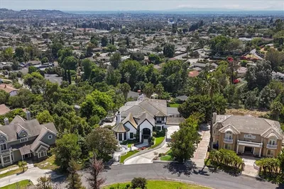 195 Flowerfield Lane