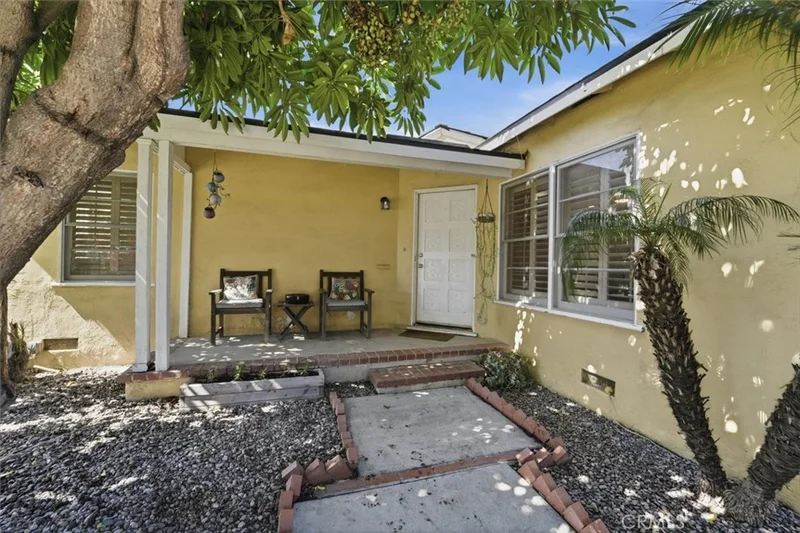 2840 Magnolia photo 2