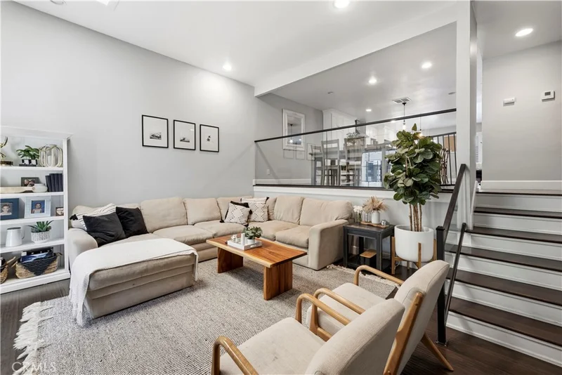 4231 Colfax Avenue D, Los Angeles, CA 91604