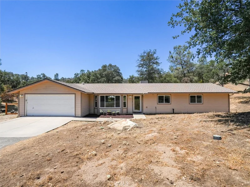 Photo 2 of 30212 N Dome Drive