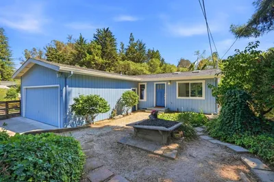 915 Pinetree Lane