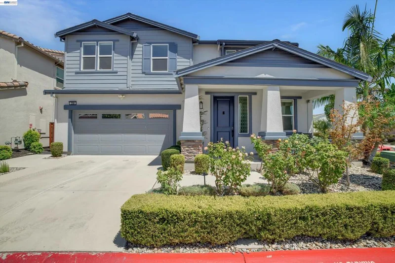 208 Halloran Ct