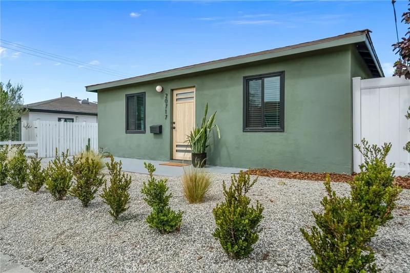 Photo 2 of 20717 Raymond Avenue