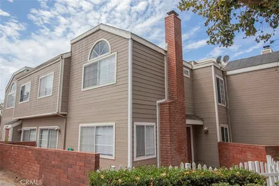2460 Village Green photo 2