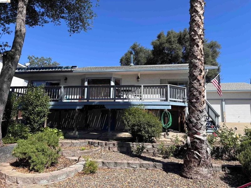19256 Rockridge Way photo 2